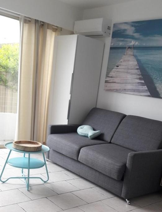 Апартаменты Studio Golfe Juan, Plages, Parking, Climatisation Валлорис Экстерьер фото