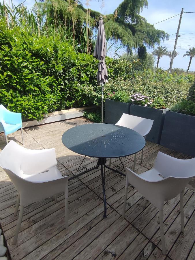 Апартаменты Studio Golfe Juan, Plages, Parking, Climatisation Валлорис Экстерьер фото